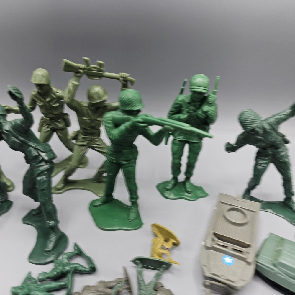 Lot of Tim Mee & Misc Brand Arny Soldiers Assorted Sizes Green Action Figures - Picture 4 of 9